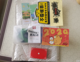 玩慈利网收到了网易新闻APP的礼品盒，里面的扑克牌还不错