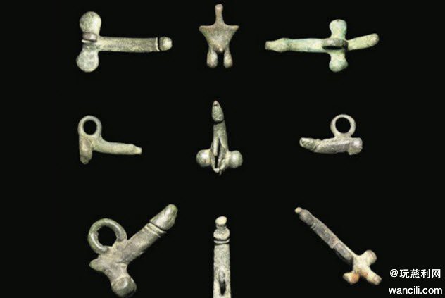 4-roman-penis-amulets.jpg