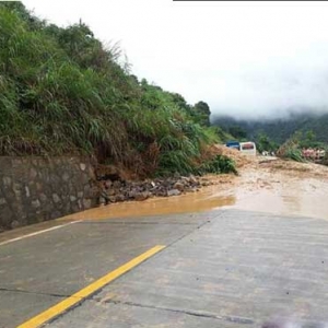 慈利遭遇强降雨，公路局冒雨排险保障畅通