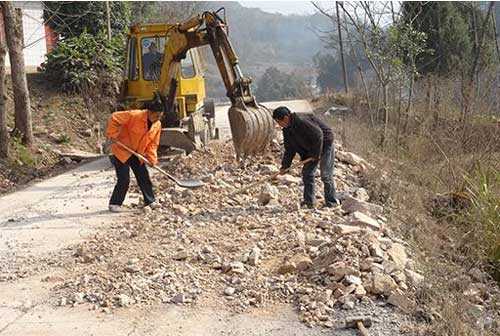 慈利县公路局加大乱路整治力度