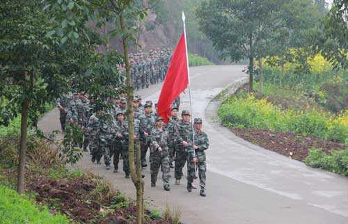 慈利县民兵应急连进行战备拉练