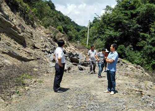 宋国顺带队督查慈利县农村公路建设