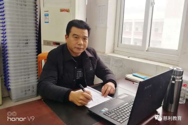 慈利四中张建辉老师：代数几何纳三尺，培根铸魂倾全力